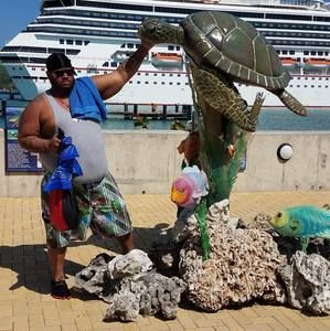 Meet your Posher, Raynel